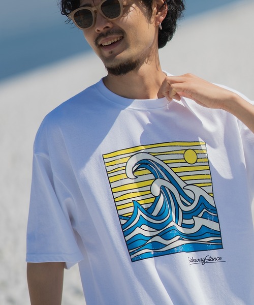 SIDEWAY STANCE(サイドウェイスタンス)の「【SIDEWAY STANCE】オリジナル グラフィック プリント/ワッペン刺しゅう 半袖Tシャツ(Tシャツ/カットソー・メンズ・カーキ系/グレー系2/ホワイト/ホワイト系/グレー/ブラック/ブラック系2/ブラック系1/ブラック系/ホワイト系2/ホワイト系1/ブルー系1/ホワイト系3/ブラック系4/カーキ系4/パープル系3/グレー系3/グレー系4/ブラック系3/ホワイト系4・SMALL/X-LARGE/LARGE/MEDIUM)」の3枚目の写真