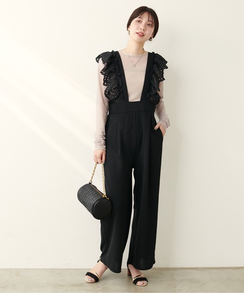 natural couture（ナチュラルクチュール）の「【WEB限定】スカラップ刺繍使いサロペット（サロペット/オーバーオール・レディース・グレイッシュベージュ/ブラック/サックスブルー・LARGE/MEDIUM）」の5枚目の写真