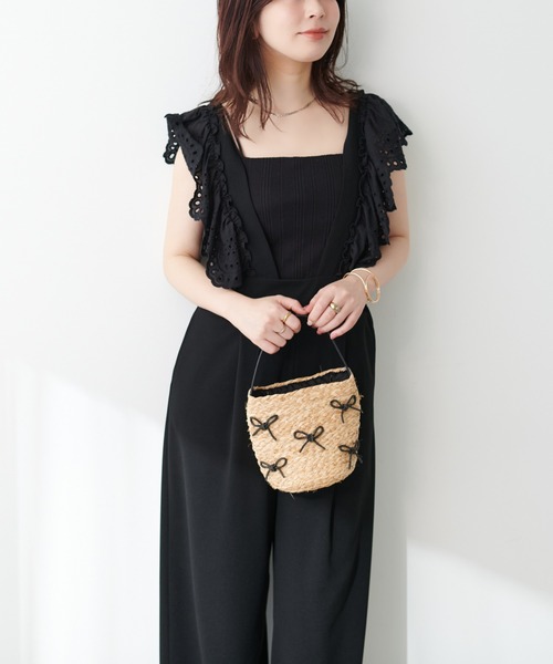 natural couture（ナチュラルクチュール）の「【WEB限定】スカラップ刺繍使いサロペット（サロペット/オーバーオール・レディース・グレイッシュベージュ/ブラック/サックスブルー・LARGE/MEDIUM）」の10枚目の写真