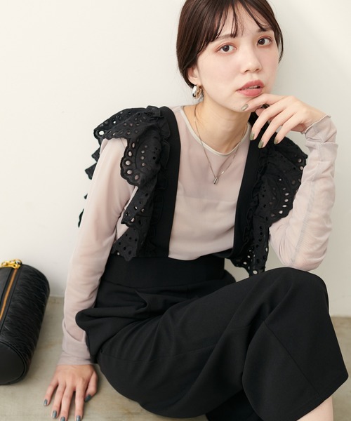 natural couture（ナチュラルクチュール）の「【WEB限定】スカラップ刺繍使いサロペット（サロペット/オーバーオール・レディース・グレイッシュベージュ/ブラック/サックスブルー・LARGE/MEDIUM）」の7枚目の写真