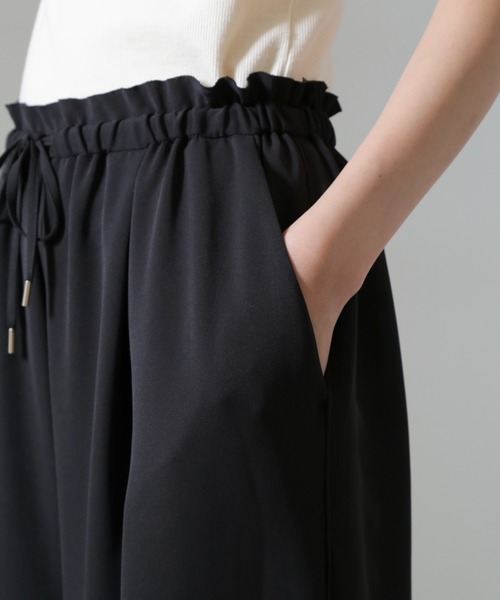 NANO universe（ナノユニバース）の「ドロストギャザーパンツ(セットアップ可)（スラックス・レディース・ベージュ/ブラック・S/M）」の21枚目の写真