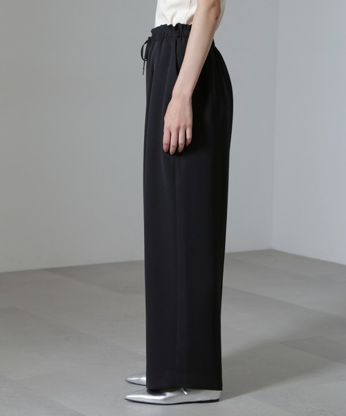 NANO universe（ナノユニバース）の「ドロストギャザーパンツ(セットアップ可)（スラックス・レディース・ベージュ/ブラック・S/M）」の18枚目の写真