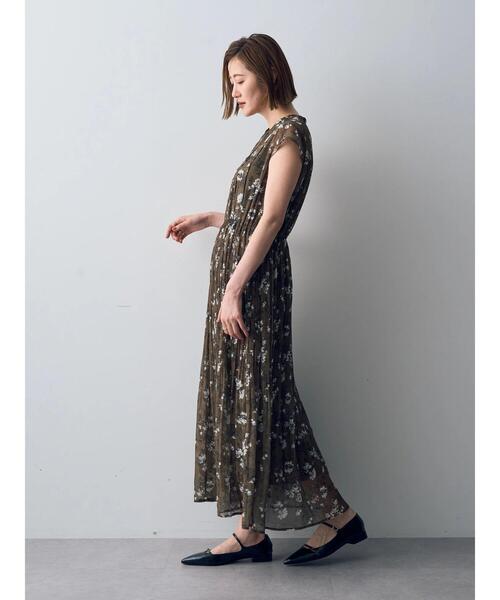 YECCA VECCA(イェッカヴェッカ)の「フラワー柄プリーツワンピース(ワンピース・レディース・ベージュ/カーキ・FREE)」の18枚目の写真