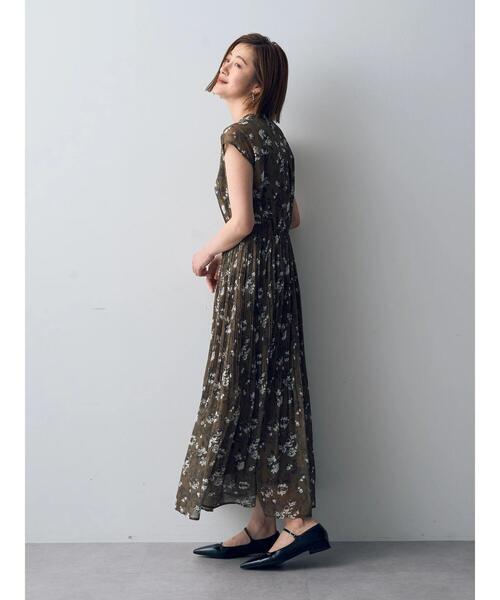 YECCA VECCA(イェッカヴェッカ)の「フラワー柄プリーツワンピース(ワンピース・レディース・ベージュ/カーキ・FREE)」の19枚目の写真