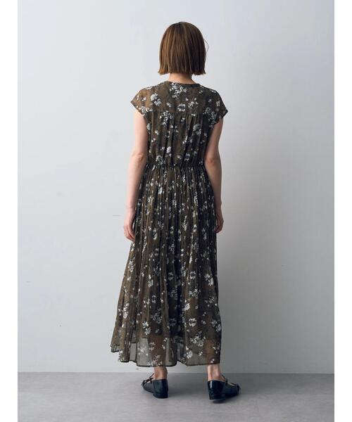 YECCA VECCA(イェッカヴェッカ)の「フラワー柄プリーツワンピース(ワンピース・レディース・ベージュ/カーキ・FREE)」の20枚目の写真