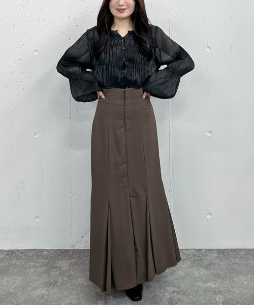 archives（アルシーヴ）の「シャイニーシアーギャザーブラウス／（シャツ/ブラウス・レディース・モカ/ブラック/アイボリー・MEDIUM）」の5枚目の写真