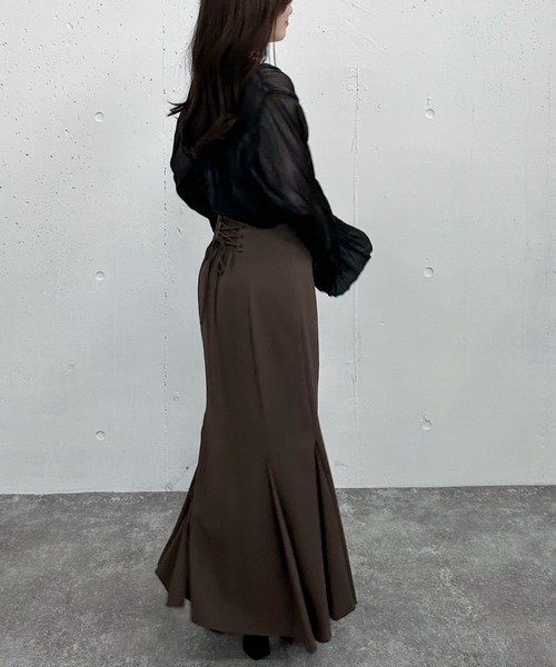 archives（アルシーヴ）の「シャイニーシアーギャザーブラウス／（シャツ/ブラウス・レディース・モカ/ブラック/アイボリー・MEDIUM）」の9枚目の写真