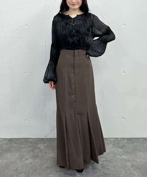 archives（アルシーヴ）の「シャイニーシアーギャザーブラウス／（シャツ/ブラウス・レディース・モカ/ブラック/アイボリー・MEDIUM）」の10枚目の写真