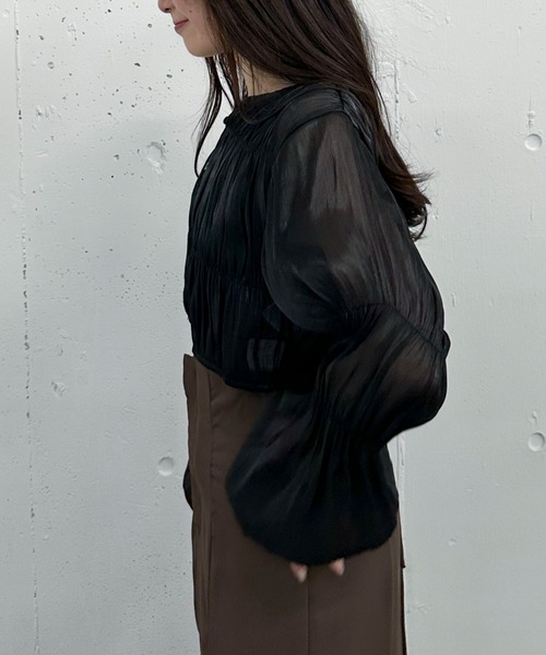 archives（アルシーヴ）の「シャイニーシアーギャザーブラウス／（シャツ/ブラウス・レディース・モカ/ブラック/アイボリー・MEDIUM）」の14枚目の写真