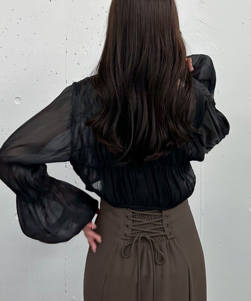 archives（アルシーヴ）の「シャイニーシアーギャザーブラウス／（シャツ/ブラウス・レディース・モカ/ブラック/アイボリー・MEDIUM）」の15枚目の写真