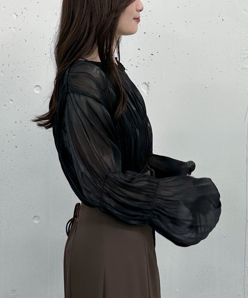 archives（アルシーヴ）の「シャイニーシアーギャザーブラウス／（シャツ/ブラウス・レディース・モカ/ブラック/アイボリー・MEDIUM）」の16枚目の写真