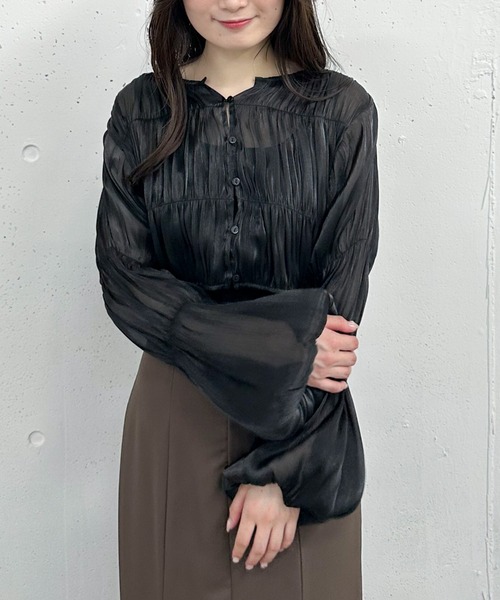 archives（アルシーヴ）の「シャイニーシアーギャザーブラウス／（シャツ/ブラウス・レディース・モカ/ブラック/アイボリー・MEDIUM）」の18枚目の写真