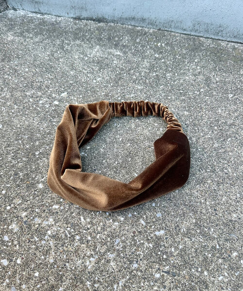 Kastane(カスタネ)の「*ベロアヘアバンド(ヘアバンド・レディース・ブラック/ブラウン・FREE)」の16枚目の写真
