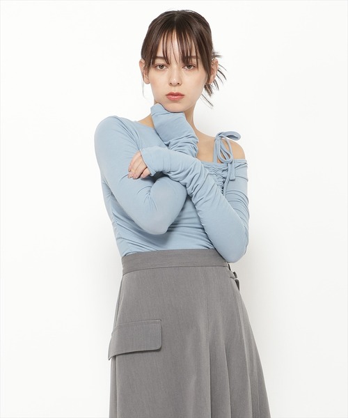 REDYAZEL(レディアゼル)の「シャーリングリボンアシメトップス(Tシャツ/カットソー・レディース・ブラック/オフホワイト/サックスブルー・FREE)」の3枚目の写真