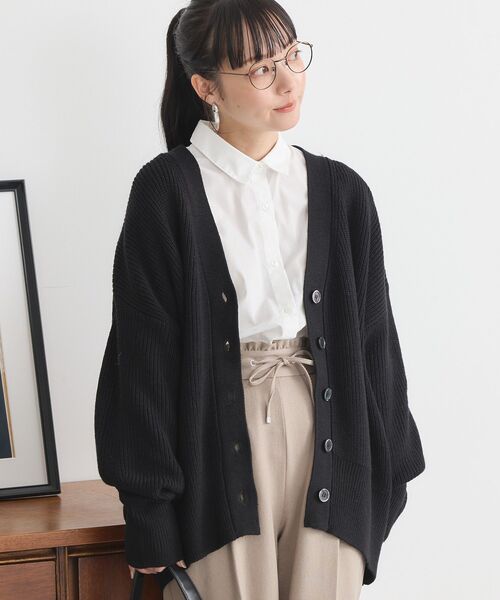 earth music&ecology(アースミュージックアンドエコロジー)の「アンチピリングVネックカーディガン(カーディガン/ボレロ・レディース・ブルー/ブラック/ラベンダー/杢グレー/レモンイエロー・FREE)」の6枚目の写真