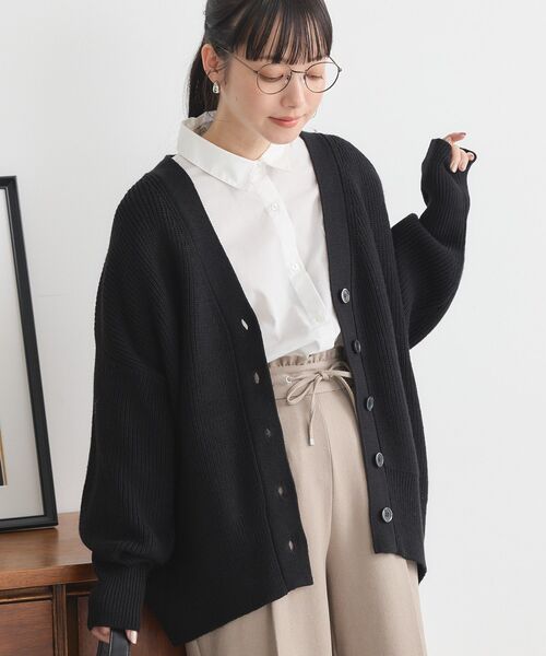 earth music&ecology(アースミュージックアンドエコロジー)の「アンチピリングVネックカーディガン(カーディガン/ボレロ・レディース・ブルー/ブラック/ラベンダー/杢グレー/レモンイエロー・FREE)」の7枚目の写真