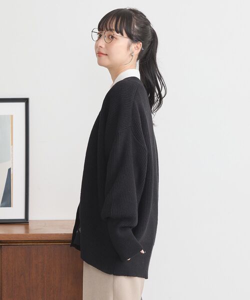 earth music&ecology(アースミュージックアンドエコロジー)の「アンチピリングVネックカーディガン(カーディガン/ボレロ・レディース・ブルー/ブラック/ラベンダー/杢グレー/レモンイエロー・FREE)」の11枚目の写真