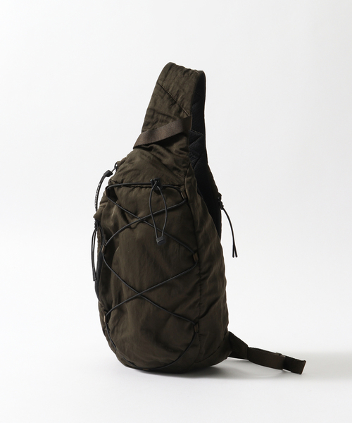C.P. COMPANY（シーピーカンパニー）の「【C.P. Company / シーピーカンパニー】ACCESSORIES BAG IN NYLON B（ボディバッグ/ウエストポーチ・メンズ・ブラック/グリーン・FREE）」の2枚目の写真