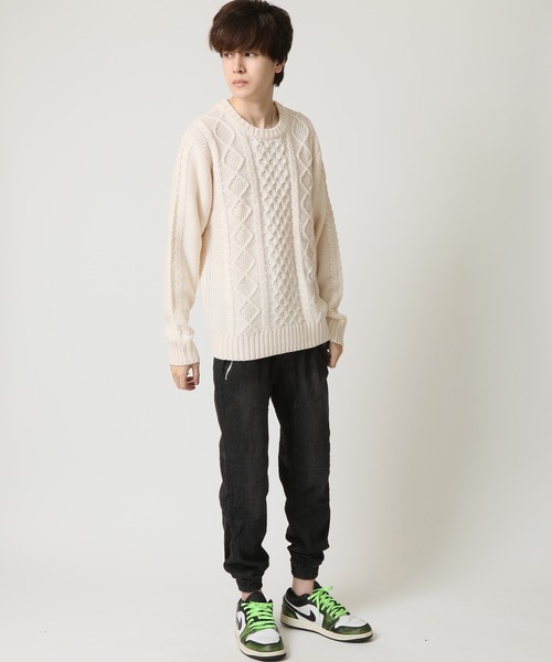 ARCADE（アーケード）の「選べる クルーネック＆タートルネック ケーブル編みニット セーター Bling Leads（ニット/セーター・メンズ・ブルー系その他2/アイボリー系2/ライトグレー系1/ブラック系2/ブラック系その他2/グリーン系1/ブルー系1/グレー系その他2/アイボリー系1/ライトグレー系2/ブラック系1・M/XL/L）」の12枚目の写真