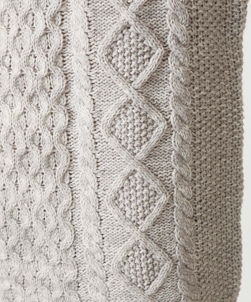 ARCADE（アーケード）の「選べる クルーネック＆タートルネック ケーブル編みニット セーター Bling Leads（ニット/セーター・メンズ・ブルー系その他2/アイボリー系2/ライトグレー系1/ブラック系2/ブラック系その他2/グリーン系1/ブルー系1/グレー系その他2/アイボリー系1/ライトグレー系2/ブラック系1・M/XL/L）」の17枚目の写真