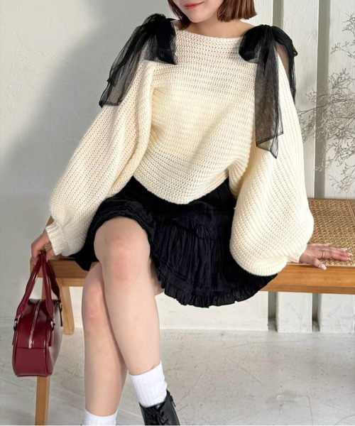 clear（クリア）の「肩スリットチュールリボンニットトップス[肩見せ　リボン　バルーン袖]≪2024AW新作≫（ニット/セーター・レディース・アイボリー/グレー/ピンク・F）」の2枚目の写真