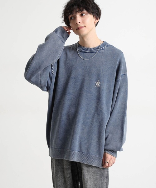 RAGEBLUE(レイジブルー)の「ピグメント/フラワー刺繍ステッチクルーネックニット(ニット/セーター・メンズ・ブルー/グレー/レッド・LARGE/MEDIUM)」の1枚目の写真