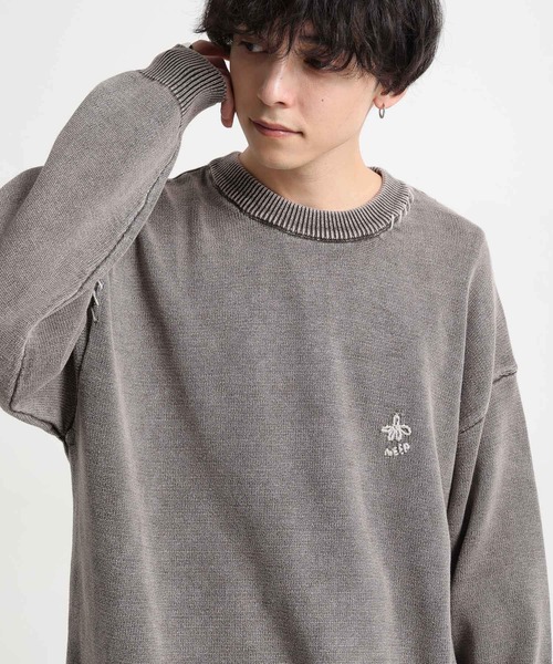 RAGEBLUE(レイジブルー)の「ピグメント/フラワー刺繍ステッチクルーネックニット(ニット/セーター・メンズ・ブルー/グレー/レッド・LARGE/MEDIUM)」の6枚目の写真