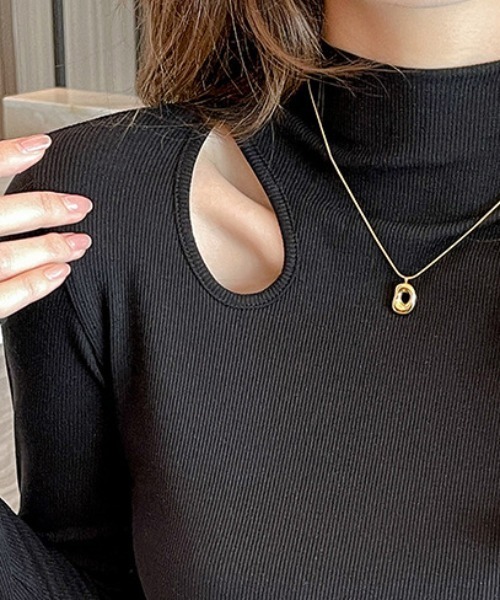 deux amour(ドゥーザムール)の「ショルダーカットアウトハイネック長袖プルオーバー(その他トップス・レディース・ベージュ/ブラック/ブラウン/ホワイト・FREE)」の7枚目の写真