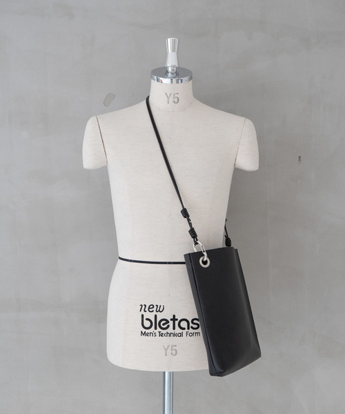 Senti（センティ）の「SENTI センティ / SHRINK LEATHER SHOULDER BAG シュリンクレザーショルダーバッグ / 3036（ショルダーバッグ・メンズ・ブラック/ブラック系その他・FREE）」の3枚目の写真