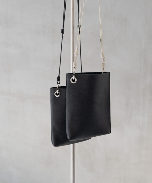 Senti（センティ）の「SENTI センティ / SHRINK LEATHER SHOULDER BAG シュリンクレザーショルダーバッグ / 3036（ショルダーバッグ・メンズ・ブラック/ブラック系その他・FREE）」の11枚目の写真