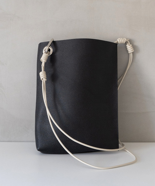 Senti（センティ）の「SENTI センティ / SHRINK LEATHER SHOULDER BAG シュリンクレザーショルダーバッグ / 3036（ショルダーバッグ・メンズ・ブラック/ブラック系その他・FREE）」の14枚目の写真