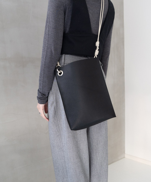 Senti（センティ）の「SENTI センティ / SHRINK LEATHER SHOULDER BAG シュリンクレザーショルダーバッグ / 3036（ショルダーバッグ・メンズ・ブラック/ブラック系その他・FREE）」の16枚目の写真