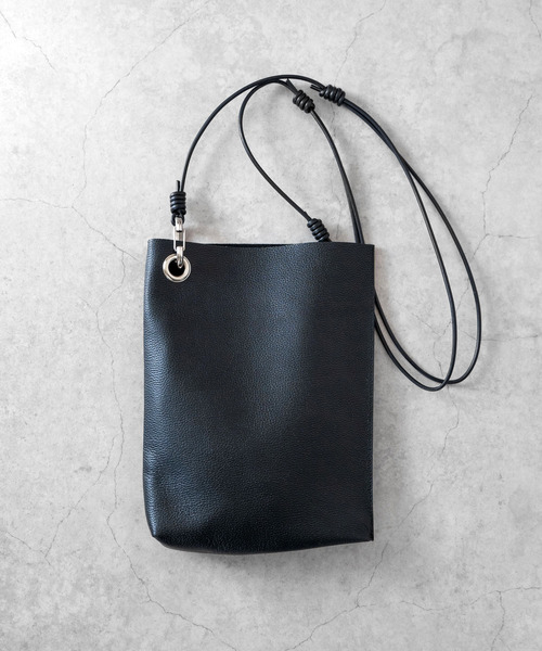 Senti（センティ）の「SENTI センティ / SHRINK LEATHER SHOULDER BAG シュリンクレザーショルダーバッグ / 3036（ショルダーバッグ・メンズ・ブラック/ブラック系その他・FREE）」の6枚目の写真