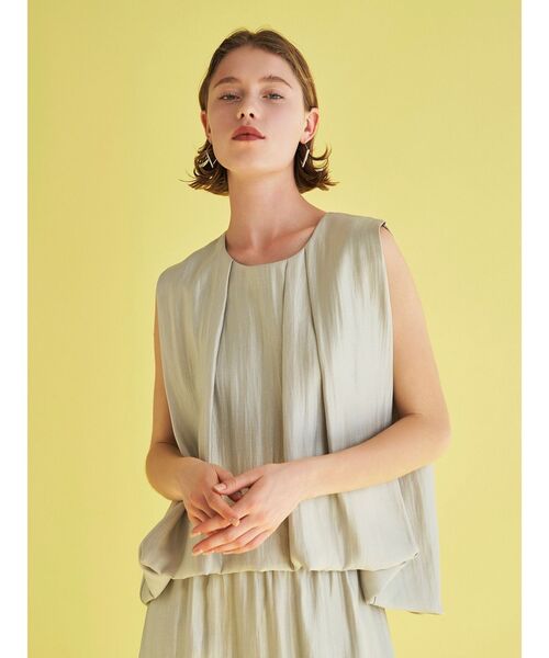 ELENDEEK（エレンディーク）の「シャイニーバルーンブラウス【セットアップ対応】（シャツ/ブラウス・レディース・ブラック/ライトブルー/イエロー/ベージュ・FREE）」の3枚目の写真