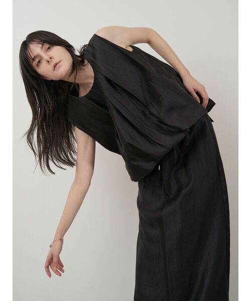 ELENDEEK（エレンディーク）の「シャイニーバルーンブラウス【セットアップ対応】（シャツ/ブラウス・レディース・ブラック/ライトブルー/イエロー/ベージュ・FREE）」の2枚目の写真