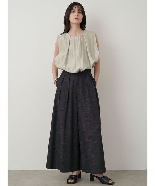 ELENDEEK（エレンディーク）の「シャイニーバルーンブラウス【セットアップ対応】（シャツ/ブラウス・レディース・ブラック/ライトブルー/イエロー/ベージュ・FREE）」の8枚目の写真