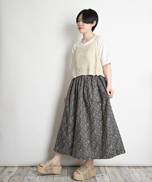 MARAI(マーライ)の「花柄フレアロングスカート フラワープリント(スカート・レディース・グレー/ブルー/チャコール・フリー)」の8枚目の写真
