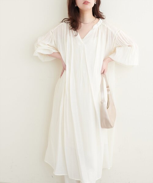 natural couture(ナチュラルクチュール)の「ハシゴレース使いたっぷりギャザーワンピース(ワンピース・レディース・ブラック/オフホワイト/ピンク/グリーン・FREE)」の2枚目の写真