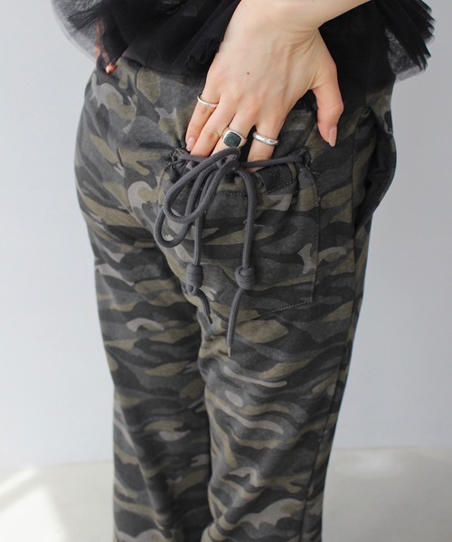 SANSeLF】カモフラ柄リラックスフレアパンツ sanw25s065（その他パンツ