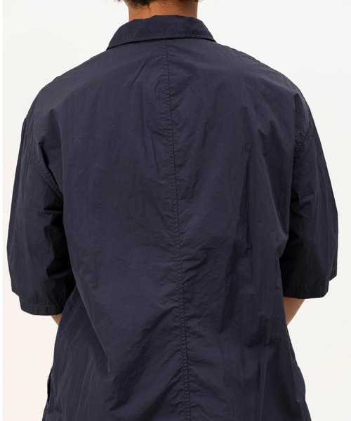 UNFRM OUTDOOR STANDARD(ユニフォームアウトドアスタンダード)の「【UNFRM OUTDOOR STANDARD:ユニフォームアウトドアスタンダード】PE TYPEWRITER AFRICAN EMBROIDERY S/S WORK SHIRT ワークシャツ 刺繍 リングドットボタン ポケット付き 裾スピンドル(シャツ/ブラウス・メンズ・ネイビー/オフホワイト・MEDIUM/LARGE/X-LARGE)」の3枚目の写真