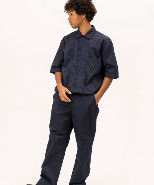 UNFRM OUTDOOR STANDARD(ユニフォームアウトドアスタンダード)の「【UNFRM OUTDOOR STANDARD:ユニフォームアウトドアスタンダード】PE TYPEWRITER AFRICAN EMBROIDERY S/S WORK SHIRT ワークシャツ 刺繍 リングドットボタン ポケット付き 裾スピンドル(シャツ/ブラウス・メンズ・ネイビー/オフホワイト・MEDIUM/LARGE/X-LARGE)」の6枚目の写真
