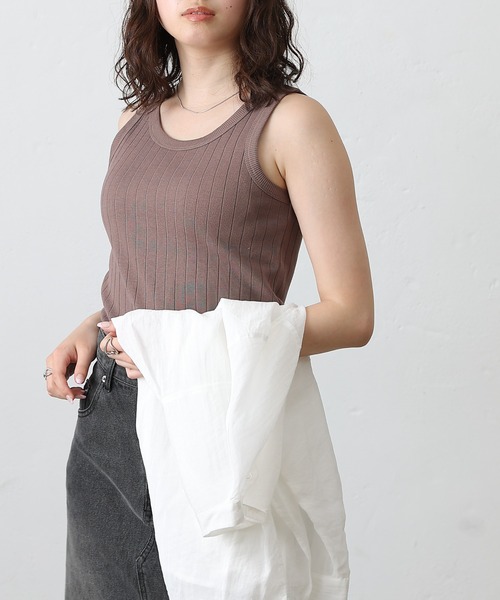 COLONY 2139（コロニートゥーワンスリーナイン）の「ワイドリブクルータンクトップ（タンクトップ・レディース・モカ/ブラック/オフホワイト/カーキ・FREE）」の8枚目の写真