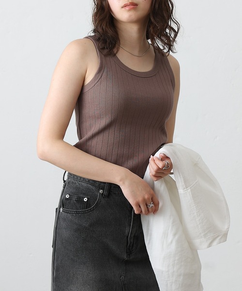 COLONY 2139（コロニートゥーワンスリーナイン）の「ワイドリブクルータンクトップ（タンクトップ・レディース・モカ/ブラック/オフホワイト/カーキ・FREE）」の10枚目の写真