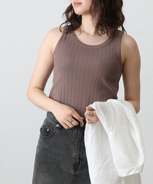 COLONY 2139（コロニートゥーワンスリーナイン）の「ワイドリブクルータンクトップ（タンクトップ・レディース・モカ/ブラック/オフホワイト/カーキ・FREE）」の7枚目の写真