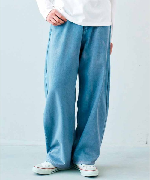 IEDIT（イディット）の「ＩＥＤＩＴ　キラリと新鮮　箔（はく）プリントがほのかに映える　ゆるテーパードデニムパンツ（デニムパンツ・レディース・ブルー/ネイビー・M/L/LL/3L/S）」の2枚目の写真