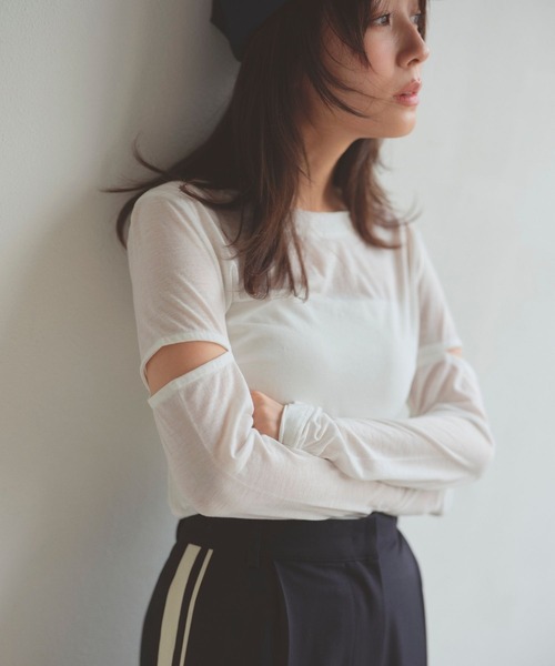 N WITH.(エヌウィズ)の「スリットロングTEE(Tシャツ/カットソー・レディース・ブラック/ホワイト・FREE)」の2枚目の写真