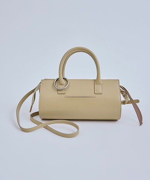 美品　willfully シリンダーリアルレザーマルチバッグ　タン　ベージュ willfully シリンダーリアルレザーマルチバッグ タン ベージュ