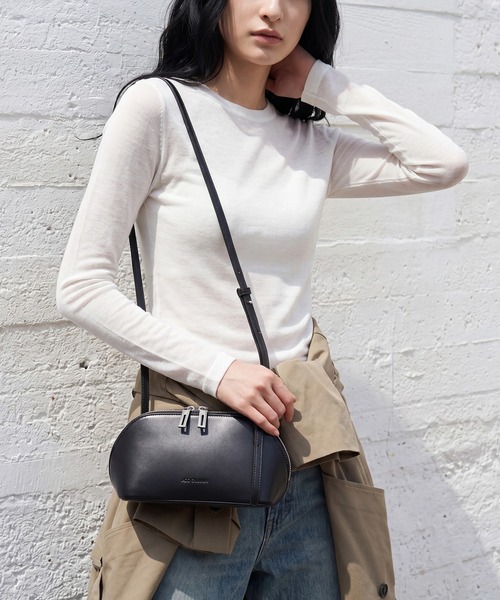 ADD CULUMN(アドカラム)の「【ADD CULUMN】 FIGRE POCHETTE A25W02B398(ショルダーバッグ・レディース・バーガンディー/ブラウン/アイボリー/カーキ/ブラック/グレー・FREE)」の1枚目の写真