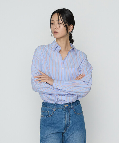 COMME CA（コムサ）の「タイプライターストライプ シャツ（シャツ/ブラウス・レディース・ネイビー/サックスブルー・FREE）」の2枚目の写真