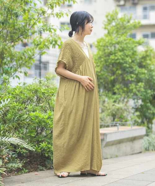 LEPSIM(レプシィム)の「【産前・産後対応】マタニティ/シャーリングVワンピース 420595(マタニティウェア/グッズ・レディース・ベージュ/ブラック/カーキ/ブラウン・FREE)」の14枚目の写真